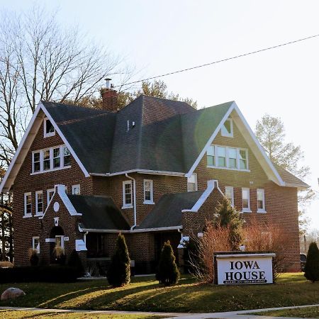 Iowa House Historic Inn Ames Buitenkant foto