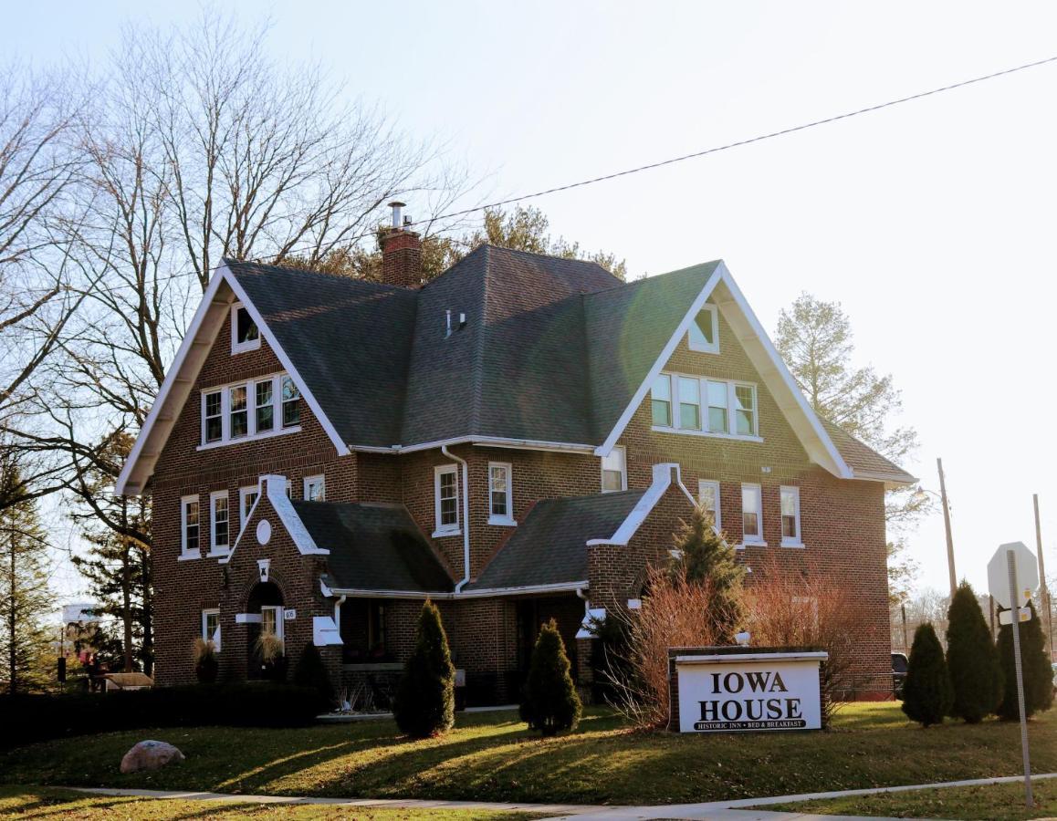 Iowa House Historic Inn Ames Buitenkant foto