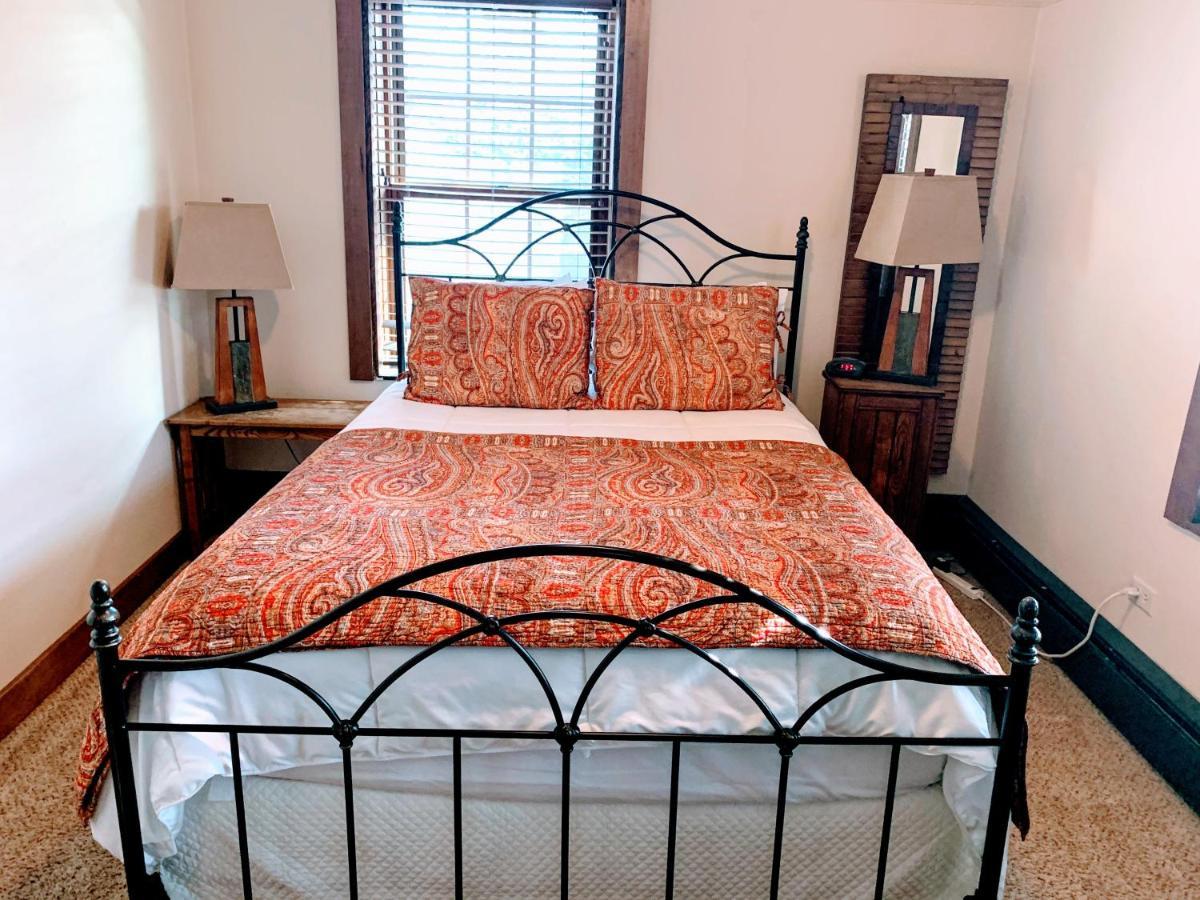 Iowa House Historic Inn Ames Buitenkant foto