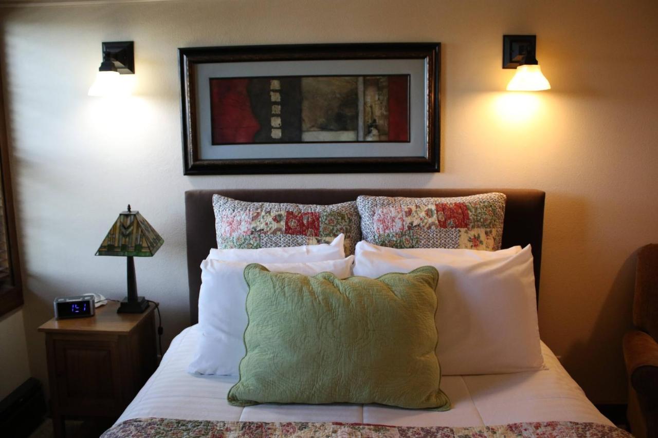 Iowa House Historic Inn Ames Buitenkant foto